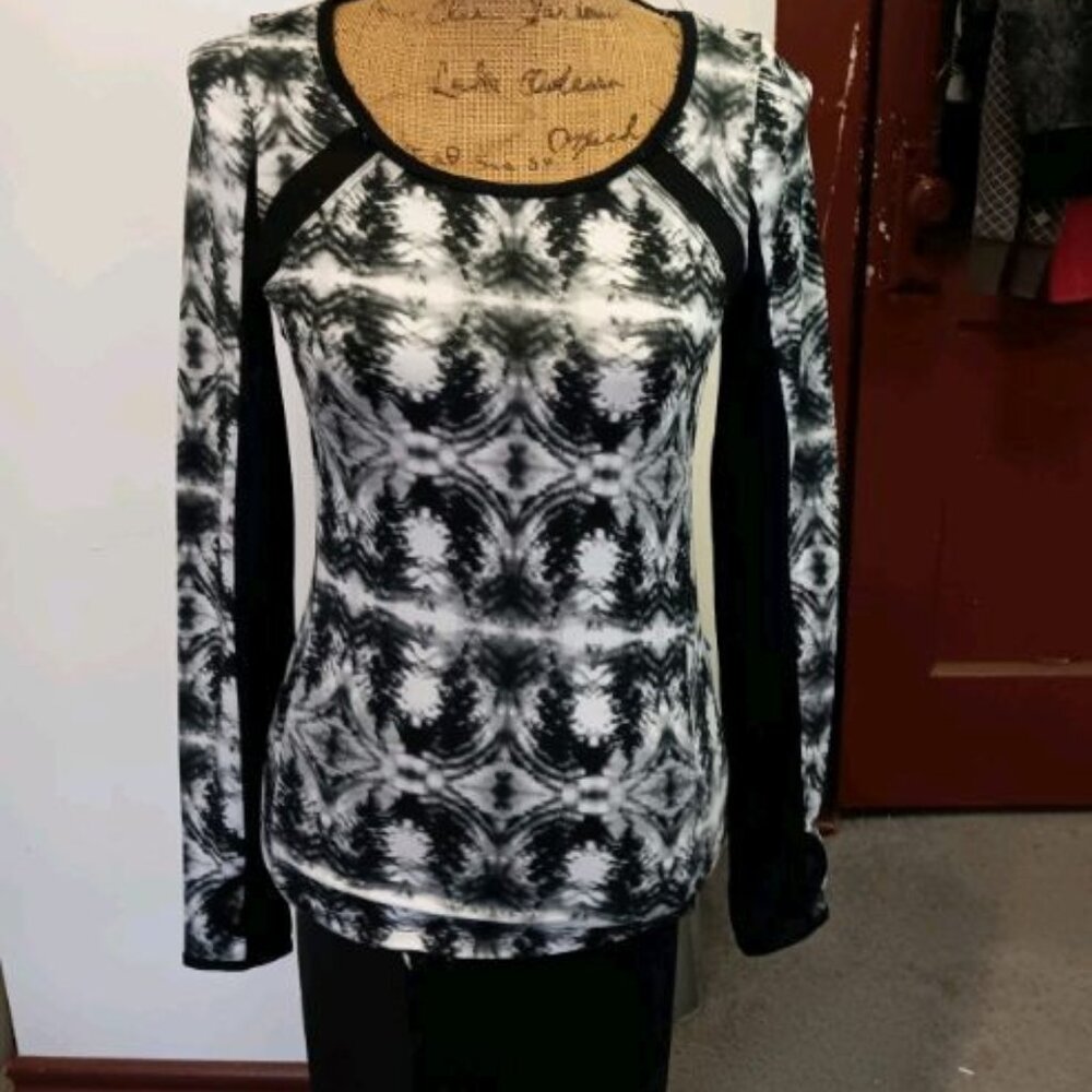 NWOt Black and white tie dye long-sleeve active spandex top